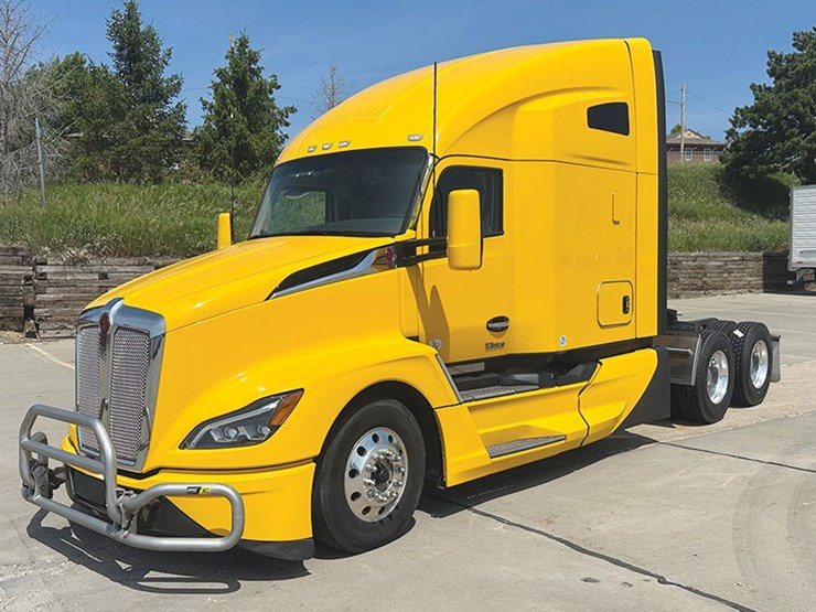 2024-kenworth-t680-image-1