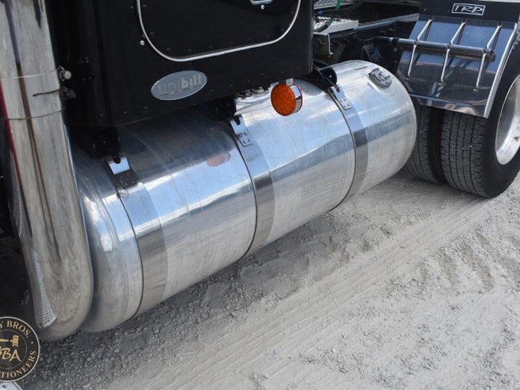 2005-peterbilt-378-image-28