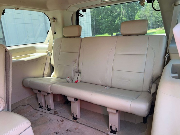 2010-infiniti-qx56-image-23