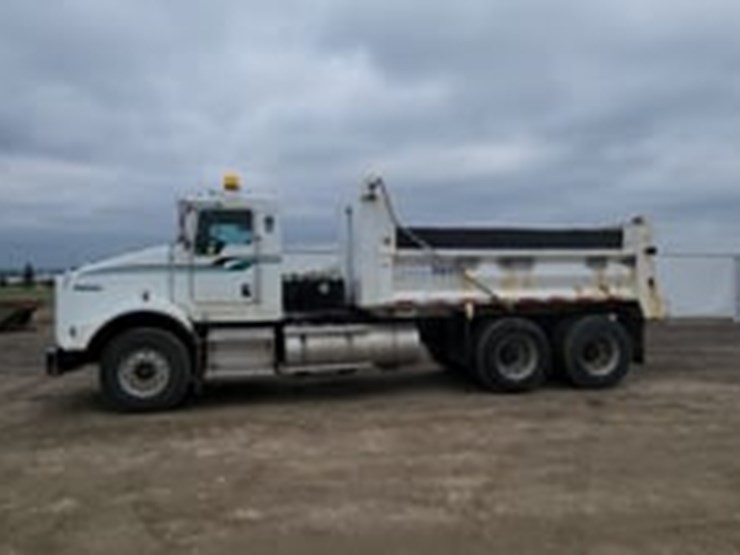 2011-kenworth-t800-image-5