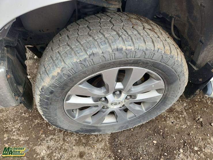 2015-toyota-tundra-image-10