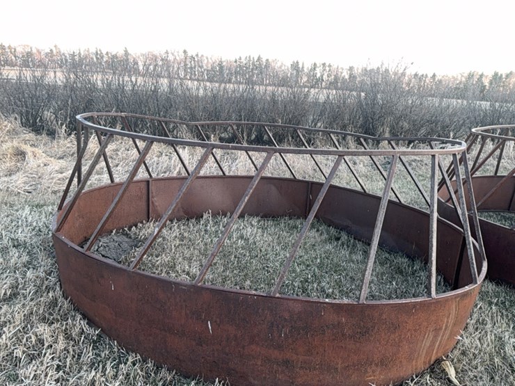 (3)-hay-saver-bale-feeders-image-3