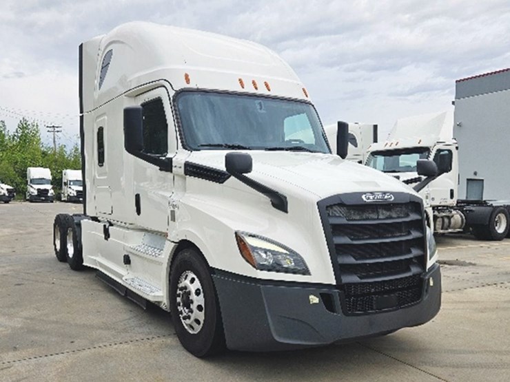 2020-freightliner-cascadia-126-image-1