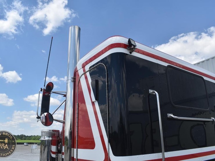 2005-peterbilt-378-image-32