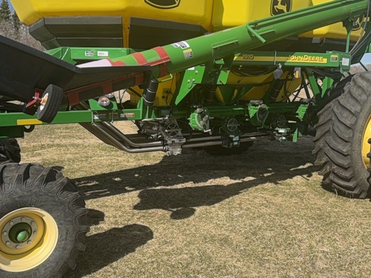 2000-john-deere-1910-image-103