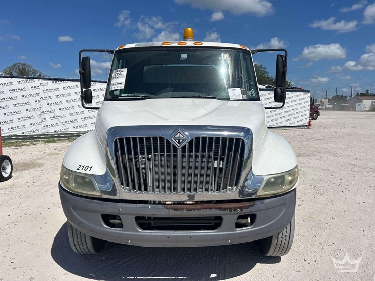 2005-international-durastar-4300-image-23
