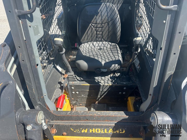 2015-new-holland-l230-image-16