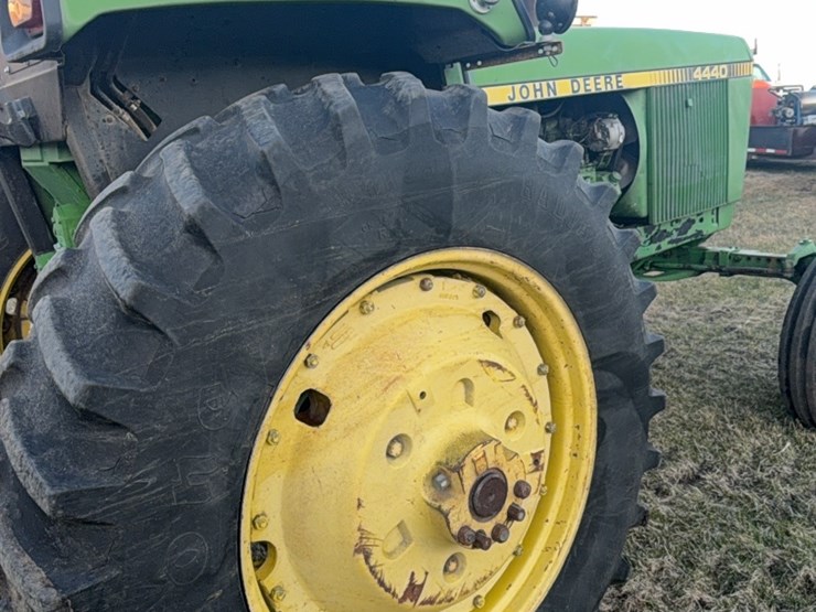 john-deere-4440-image-17