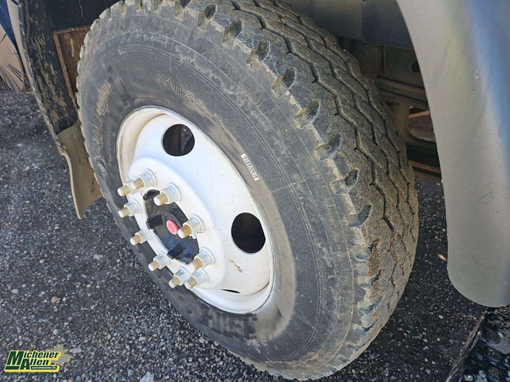 2001-gmc-t7500-image-13