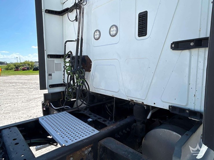 2015-international-prostar-image-45