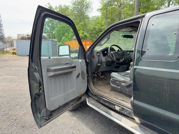 2015-ford-f550-xl-image-24