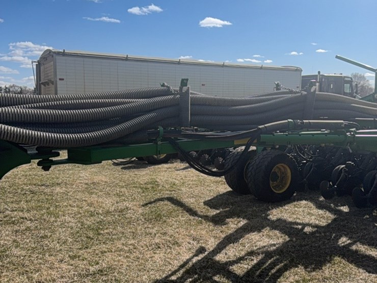2000-john-deere-1910-image-153