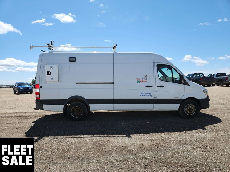 2015-mercedes-benz-sprinter-3500-image-11