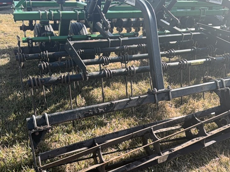 summers-40’-supercoulter-plus-vertical-tillage,-equipped-with-summer’s-heavy-duty-3-bar-harrows-and-rolling-baskets-image-23
