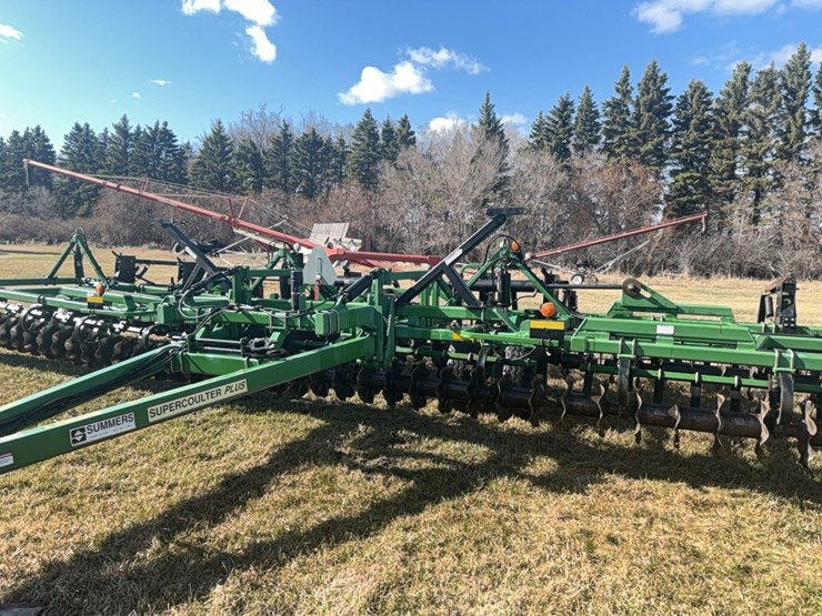 summers-40’-supercoulter-plus-vertical-tillage,-equipped-with-summer’s-heavy-duty-3-bar-harrows-and-rolling-baskets-image-2
