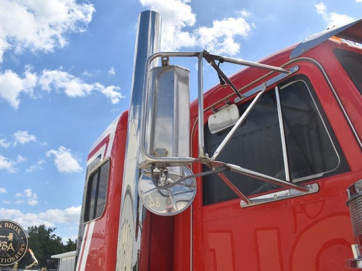 2005-peterbilt-378-image-52