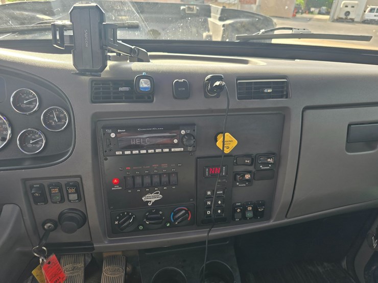 2022-peterbilt-337-image-68
