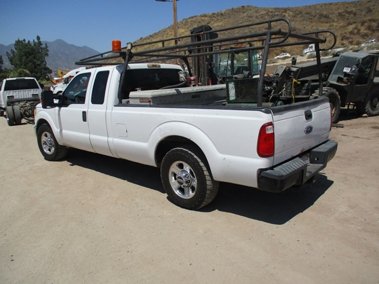 2015-ford-f250-xl-image-4