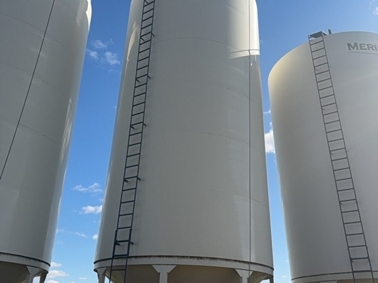 meridian-6000-bushel-hopper-bin-with-fan,-used-for-grain-only,-excellent-shape-image-4