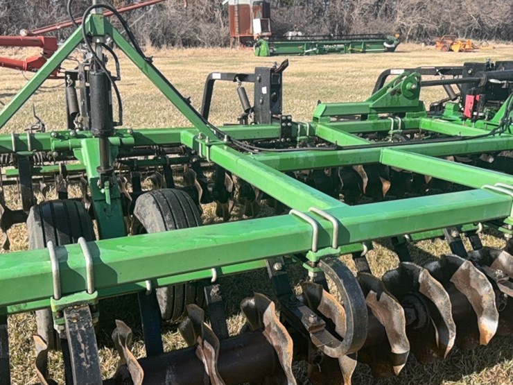 summers-40’-supercoulter-plus-vertical-tillage,-equipped-with-summer’s-heavy-duty-3-bar-harrows-and-rolling-baskets-image-50