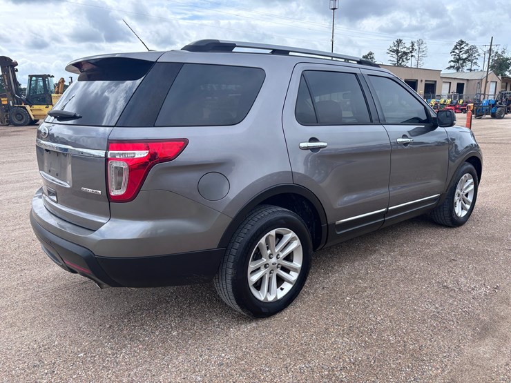 2013-ford-explorer-image-4