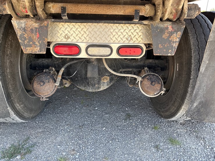2004-peterbilt-357-image-13