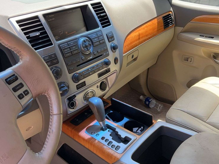 2010-infiniti-qx56-image-30