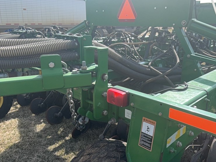 2000-john-deere-1910-image-42