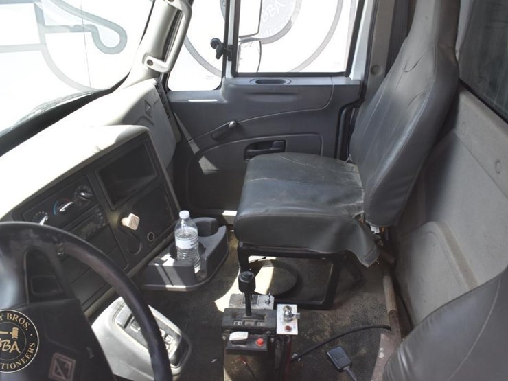 2012-international-durastar-4400-image-54