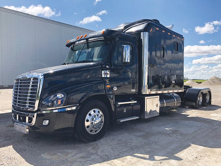 2014-freightliner-cascadia-125-image-1