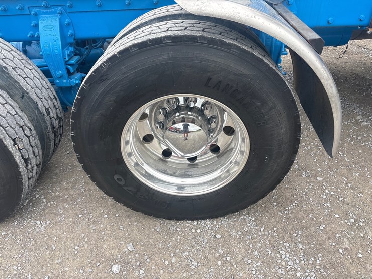 2013-peterbilt-367-image-9