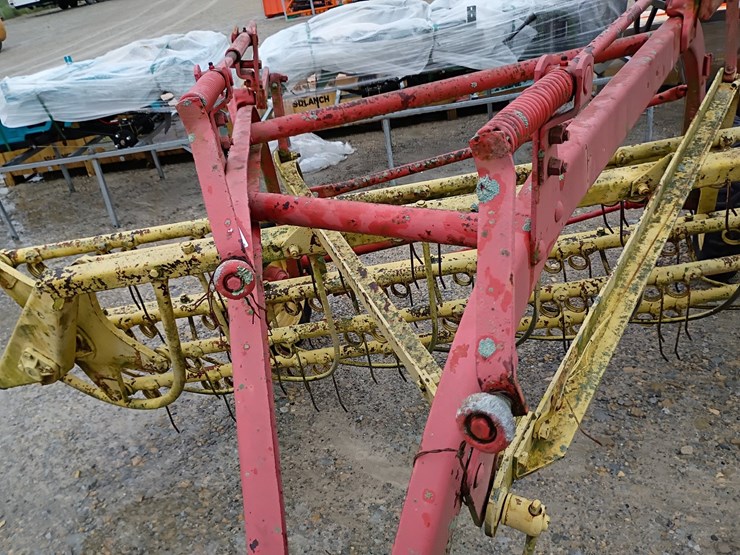 new-holland-256-image-11