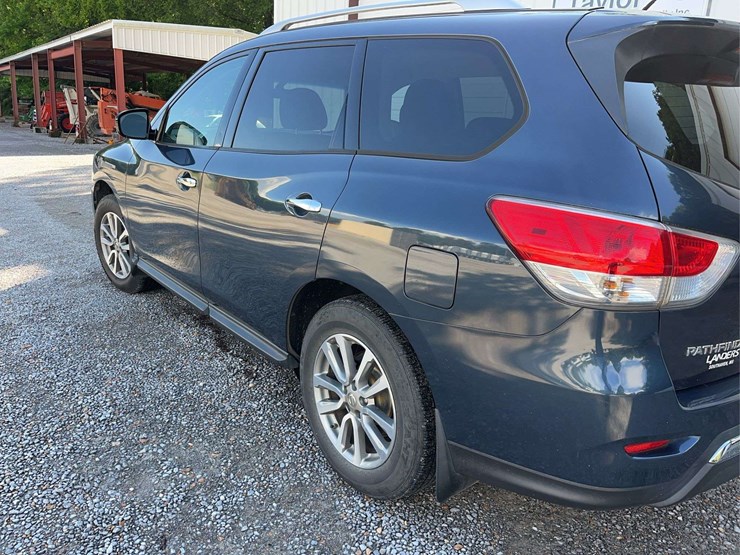 2016-nissan-pathfinder-image-5