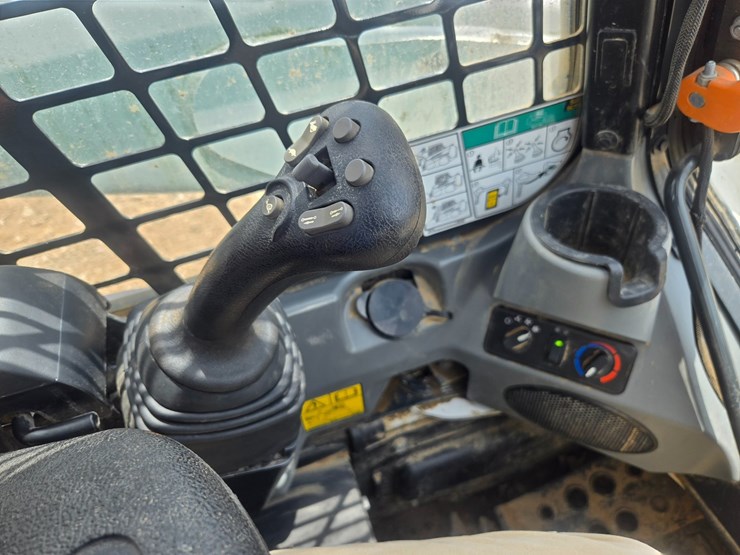 2024-bobcat-t650-image-36