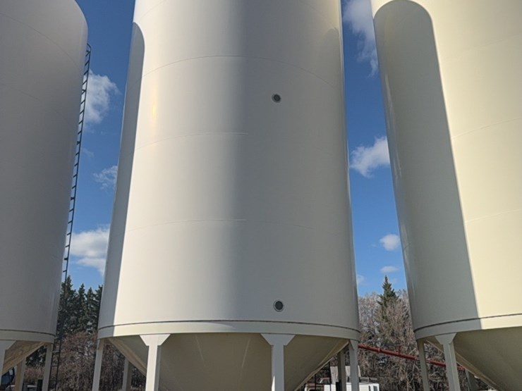 meridian-5000-bushel-hopper-bin-with-fan,-this-bin-is-designed-for-fertalizer,-however-it-has-never-had-fertilizer-in-it.-grain-only.-excellent-condition-image-3