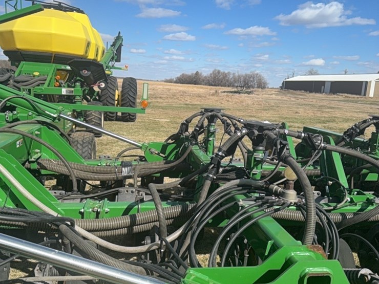 2000-john-deere-1910-image-76