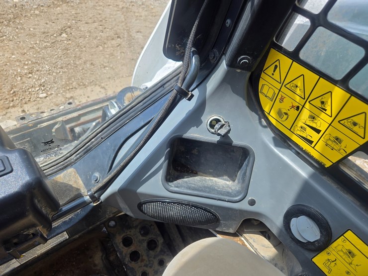 2024-bobcat-t650-image-31
