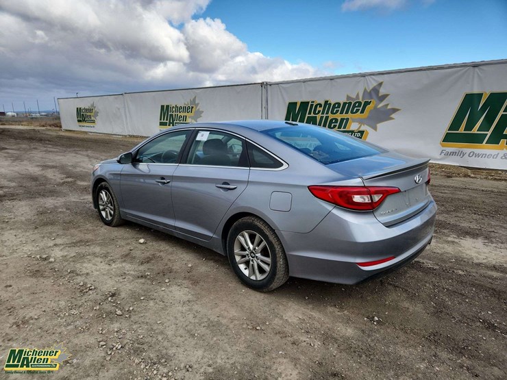 2017-hyundai-sonata-4dr-sedan-image-3