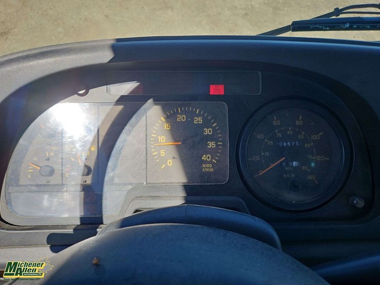 2001-gmc-t7500-image-17