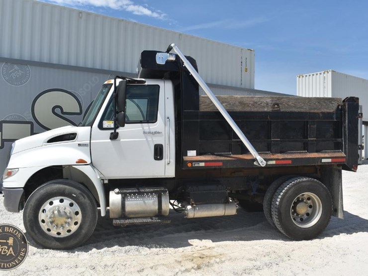 2012-international-durastar-4400-image-2