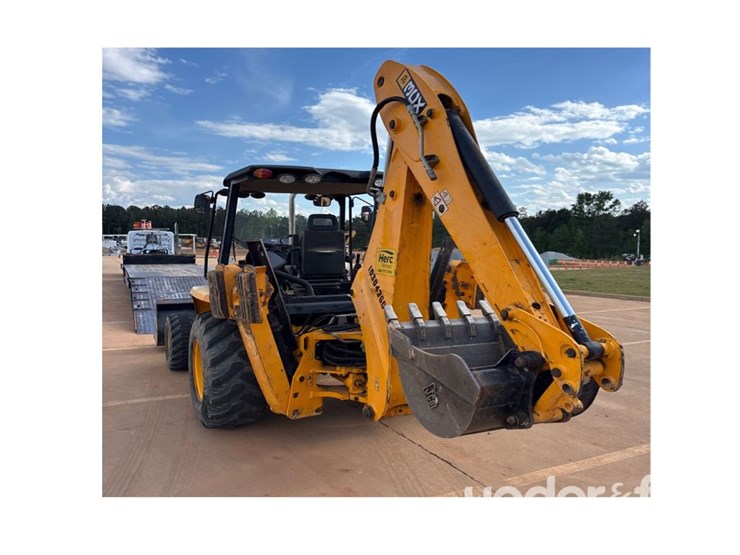 2020-jcb-3cx-image-3