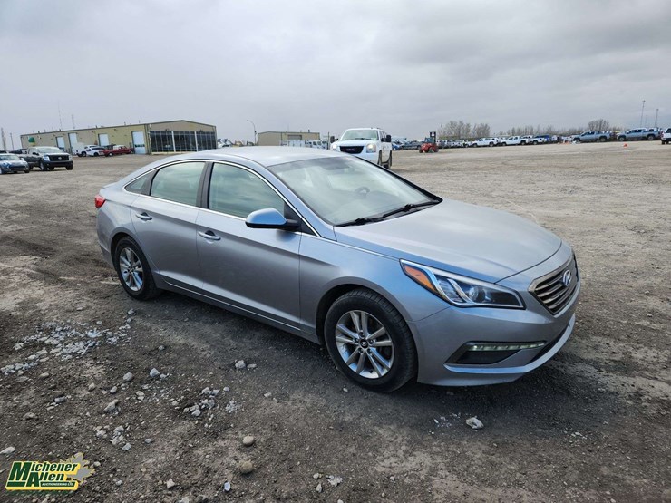 2017-hyundai-sonata-4dr-sedan-image-2