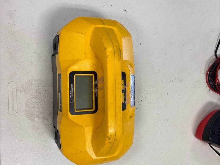 #4060-•-vivax-metrotech-model-vx219-05-broadband-transmitter-with-case-and-leads-image-1