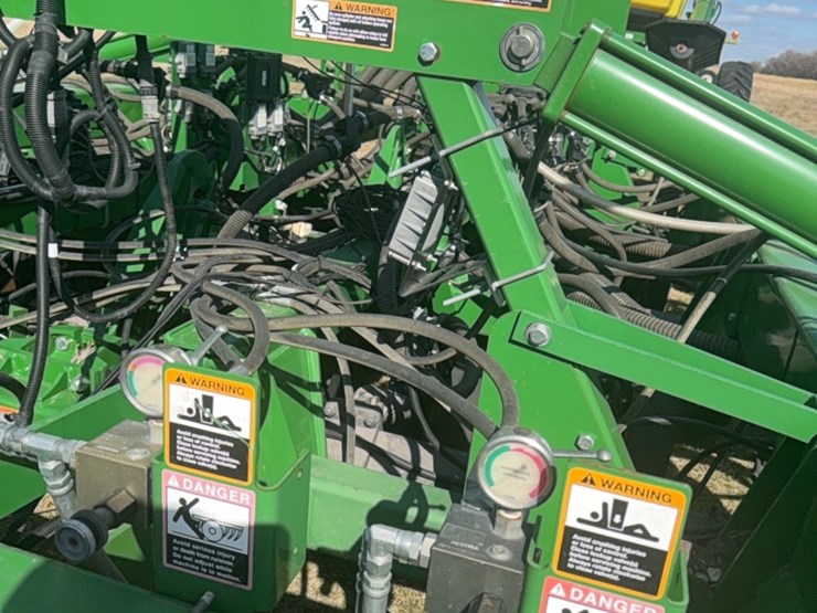2000-john-deere-1910-image-80
