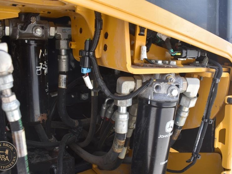 2022-deere-650k-lgp-image-56