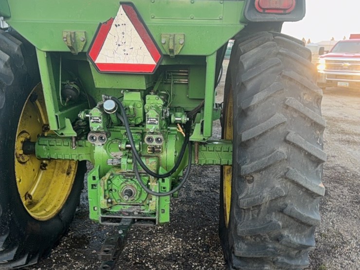 john-deere-725-image-17