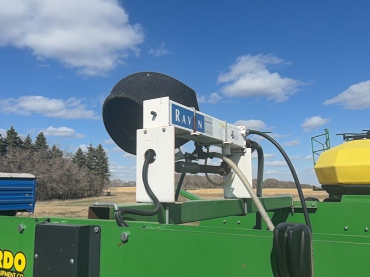 2000-john-deere-1910-image-86
