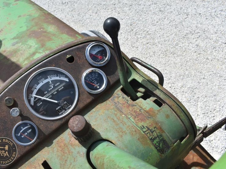 john-deere-3010-image-39