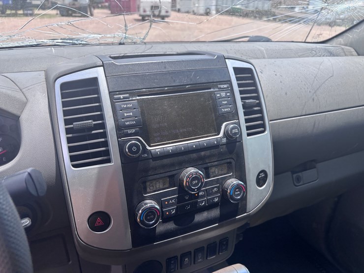 2015-nissan-frontier-image-10