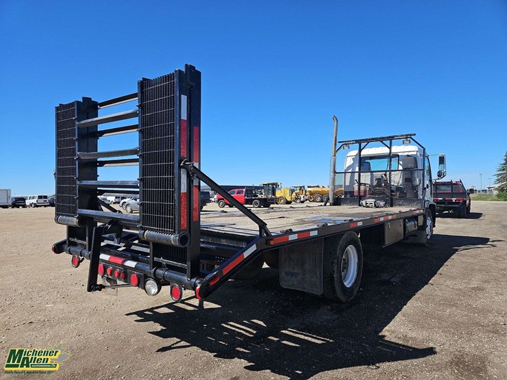 2001-gmc-t7500-image-4